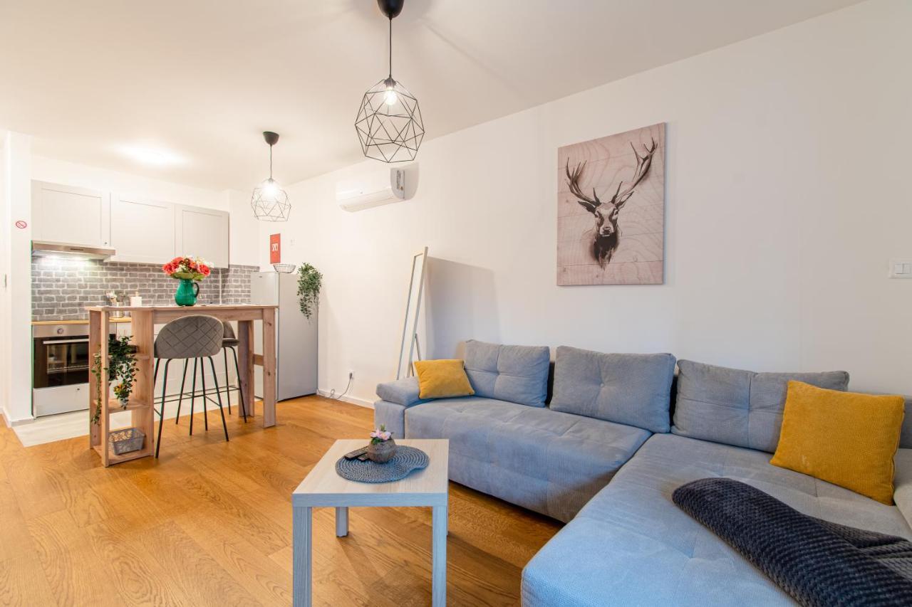 Flexible Selfcheckins 39 - - Parking - New Apartmán *